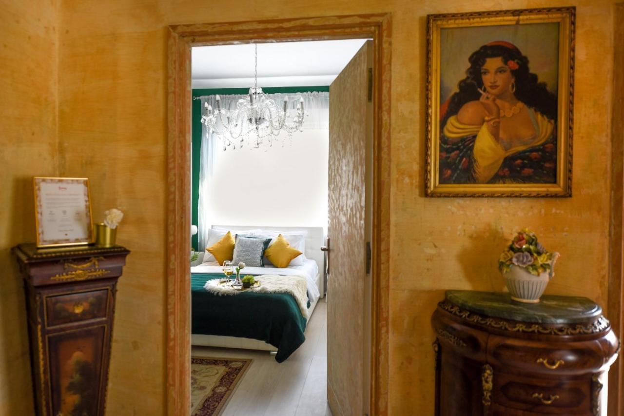 Baroque Splendor: Breathtaking Views & Design Apartment Bucharest Exterior photo